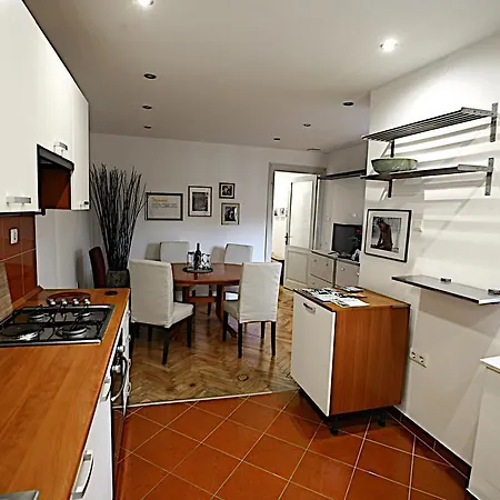 Appartement Bene 21 *